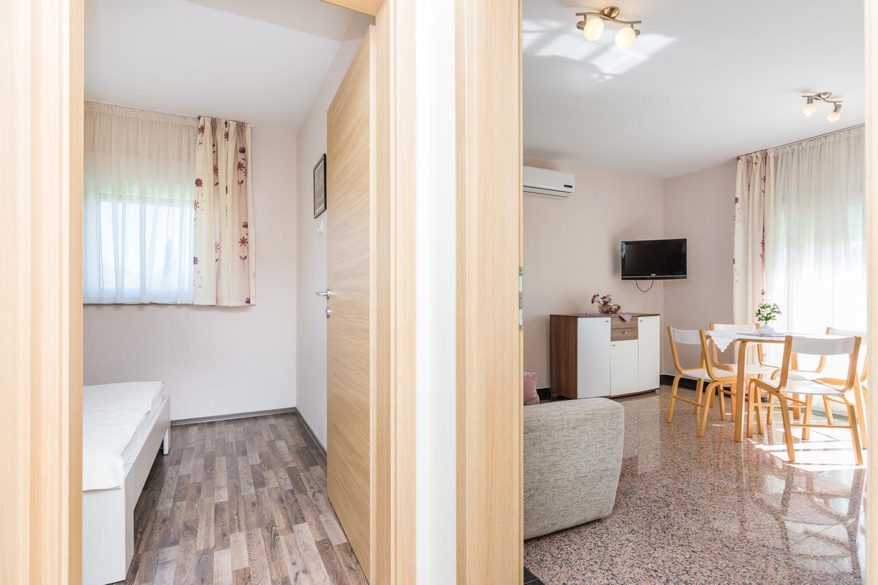 Apartmani Bepo スベティ・フィリップ・イ・ヤコブ エクステリア 写真